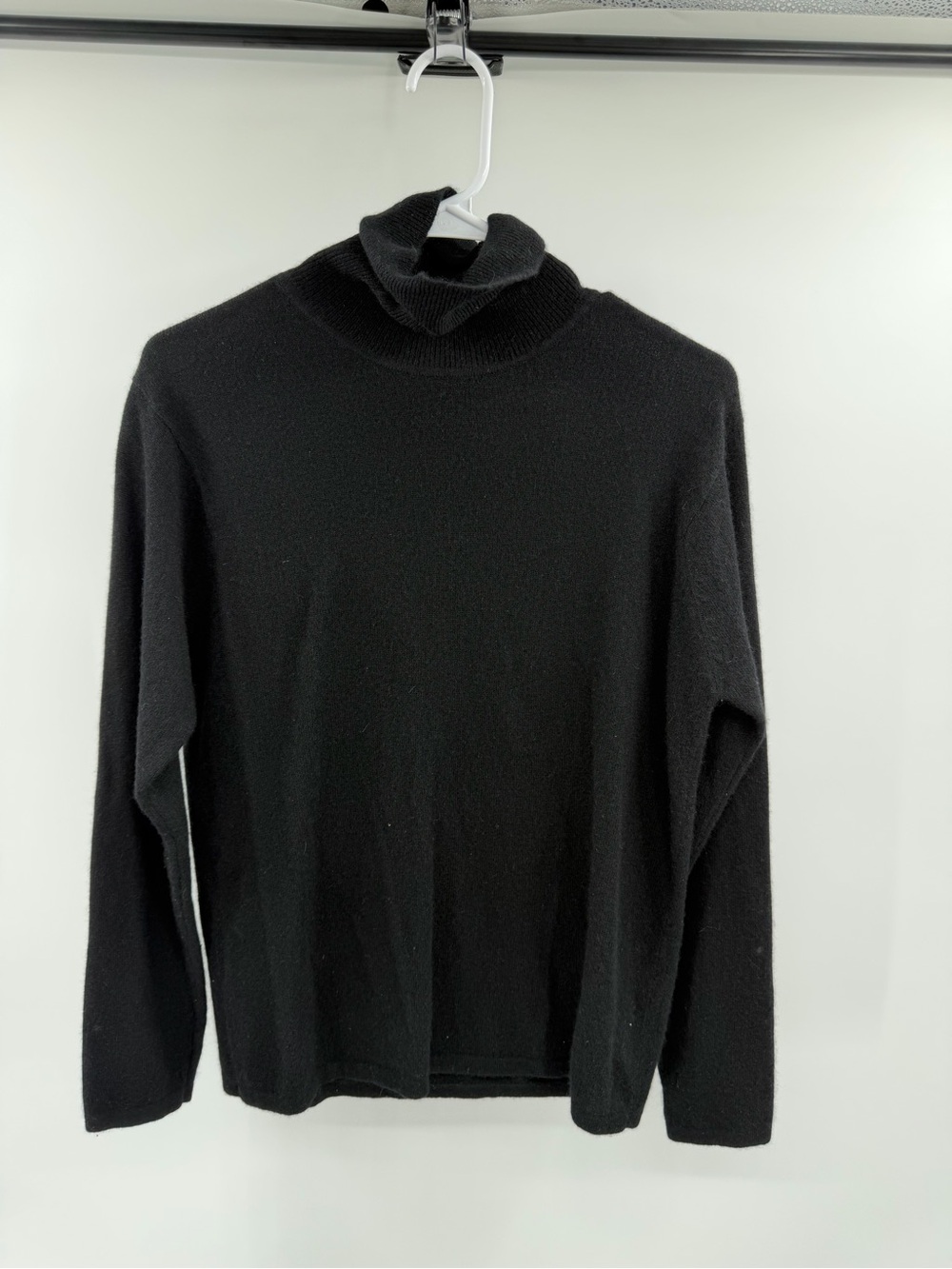 Valerie Steven’s 2 ply 100%‎ cashmere Turtleneck Sweater Size Medium Classic
